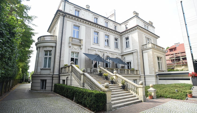 Hotel Platinum Place w zabytkowej willi Powstańców Śląskich 204