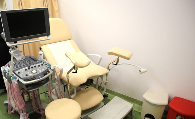 Z małą córką do ginekologa