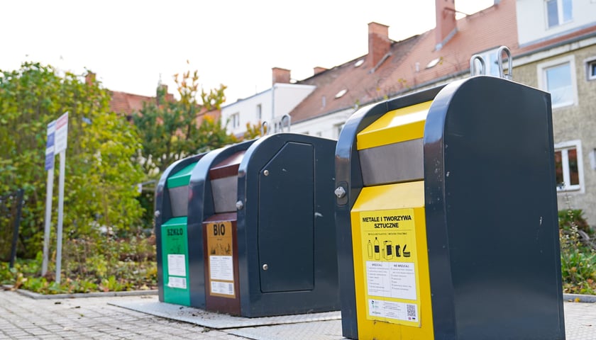 Pojemniki podziemne w południowej części Sępolna