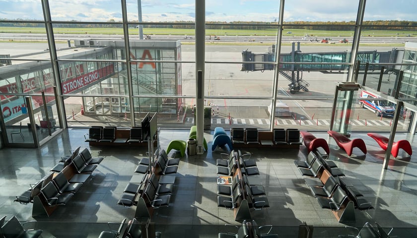 Wrocławskie lotnisko zamknięte do 4 grudnia 2025. Puste przestrzenie robią spore wrażenie
