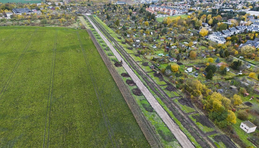 Widok na teren budowy Wschodniej Obwodnicy Wrocławia od strony ul. Grota-Roweckiego 