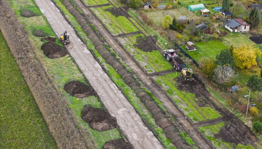 Widok na teren budowy Wschodniej Obwodnicy Wrocławia od strony ul. Grota-Roweckiego 