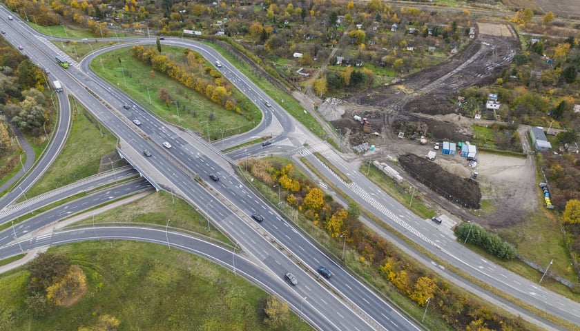Widok na teren budowy Wschodniej Obwodnicy Wrocławia od strony al. Karkonoskiej 
