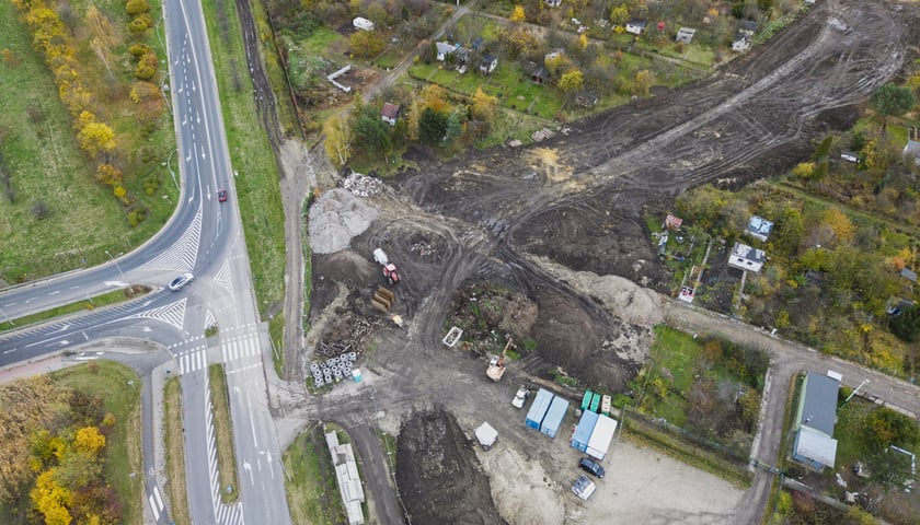 Widok na teren budowy Wschodniej Obwodnicy Wrocławia od strony al. Karkonoskiej 