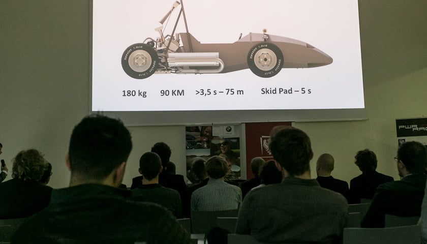 PWr: Młodzi konstruktorzy budują nowy bolid