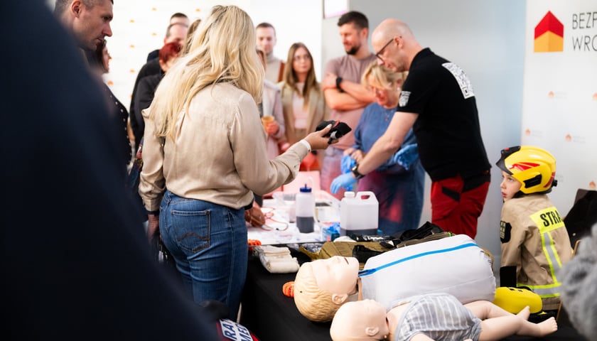 <p>Pierwsze ze szkoleń dla mieszkańców Wrocławia z zakresu obrony cywilnej</p>