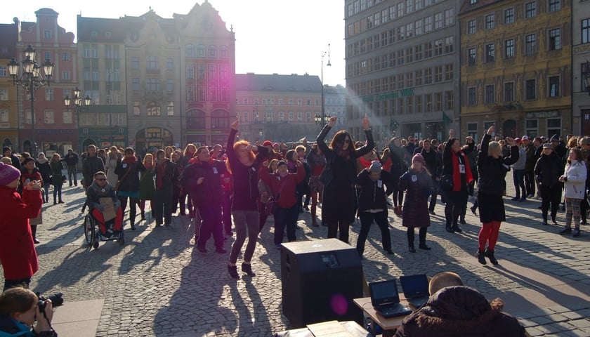 Taniec przeciwko przemocy wobec kobiet