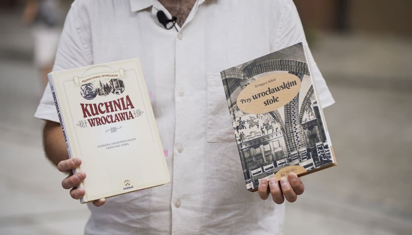 <p>Książki Grzegorza Sobela: Kuchnia Wrocławia i Przy wrocławskim Stole</p>