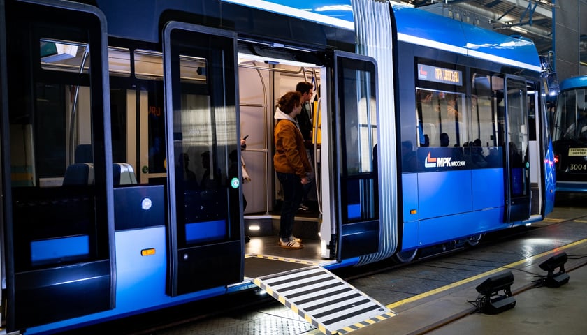 Prezentacja pierwszej zmodernizowanej Skody 19T na zajezdni Borek