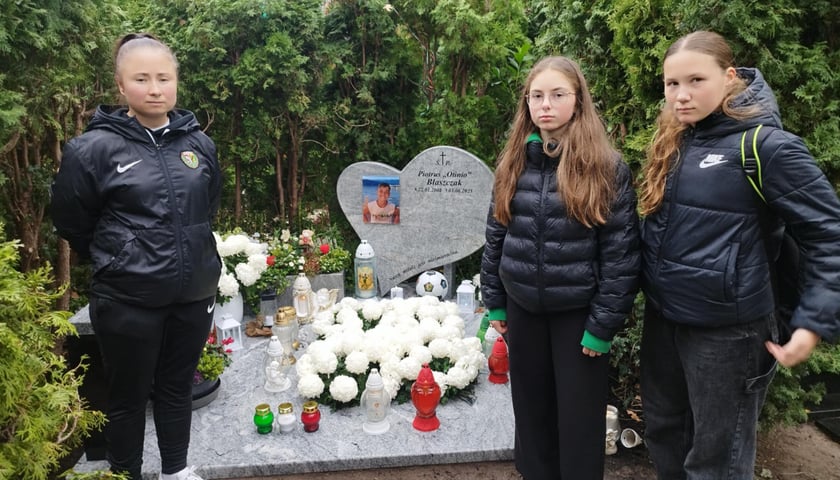 Zgodnie z tradycją – młodzież Śląska zadbała o groby