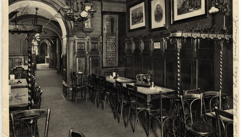 <p>Piwiarnia Conrada Kisslinga przy Ofiar Oświęcimskich założona została w 1835 roku. Był dziadkiem młodego żołnierza</p>