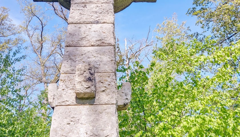 Gr&oacute;b Kisslinga w Bagnie