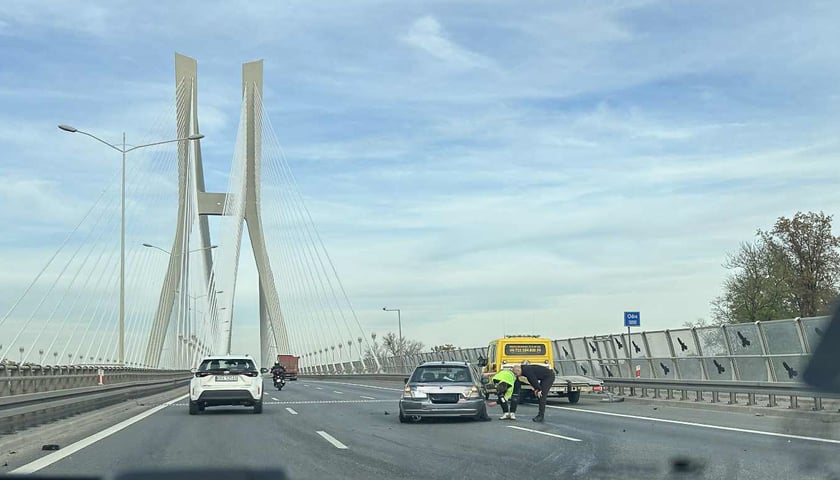 Rozbite bmw na moście Rędzińskim