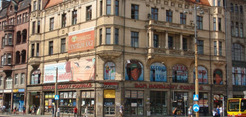 Ze Świdnickiej znikają reklamy
