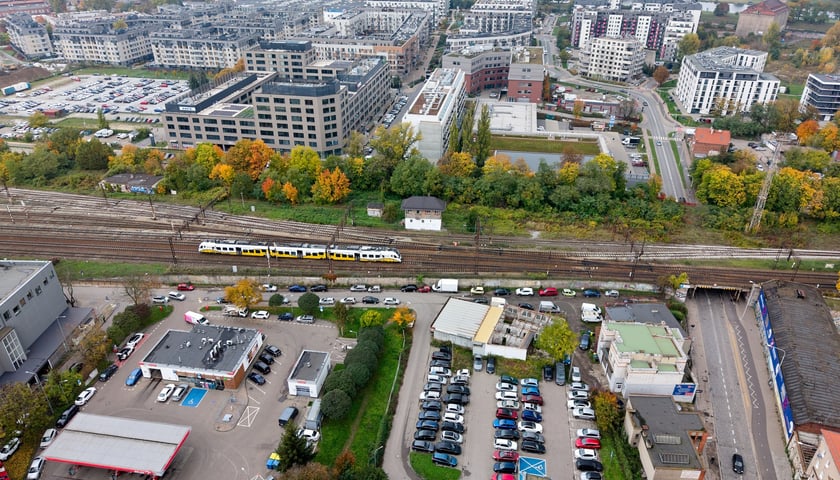 Okolice tunelu oznaczonego na mapie jako 1. Rejon ulicy Dolnej (po stronie Ołbina) i ulicy Miłosza (po stronie Kleczkowa)