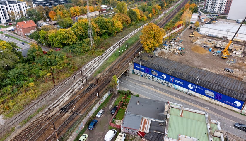 Okolice tunelu oznaczonego na mapie jako 1. Rejon ulicy Dolnej (po stronie Ołbina) i ulicy Miłosza (po stronie Kleczkowa)