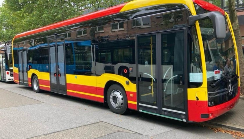 Zdjęcie ilustracyjne: autobus Mercedes eCitaro