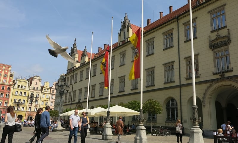 Władysław Bartoszewski nie żyje. Jeszcze dziś księga kondolencyjna w ratuszu