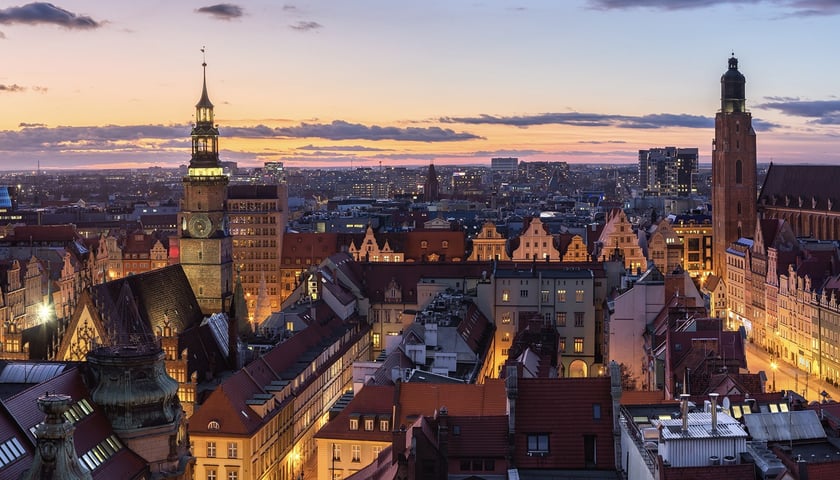 Panorama centrum Wrocławia o zmroku