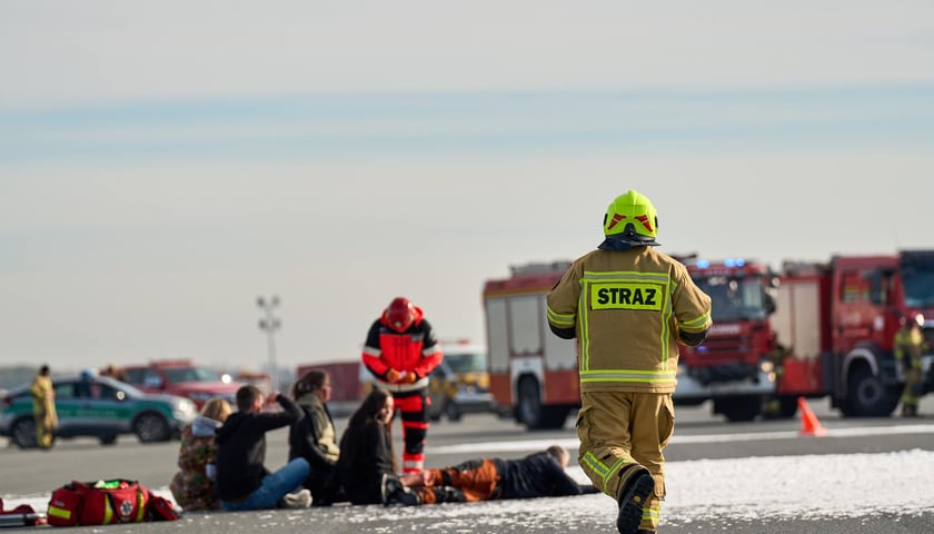 Ćwiczenia służb na lotnisku we Wrocławiu, 5 listopada 2025