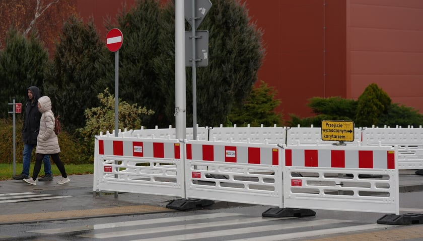 Budowa trasy autobusowo-tramwajowej na Swojczyce. Utrudnienia w ruchu. Wrocław, 15.11.2025