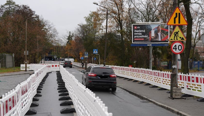 Budowa trasy autobusowo-tramwajowej na Swojczyce. Utrudnienia w ruchu. Wrocław, 15.11.2025
