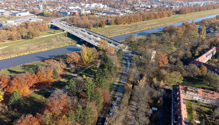Widok na przyszłą trasę autobusowo-tramwajową na Swojczyce - mosty Chrobrego 