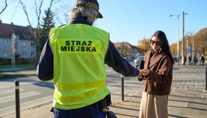 Straż Miejska Wrocławia od dziś rozdaje ulotki informujące o zmianach w komunikacji związanych z budową tramwaju na Swojczyce