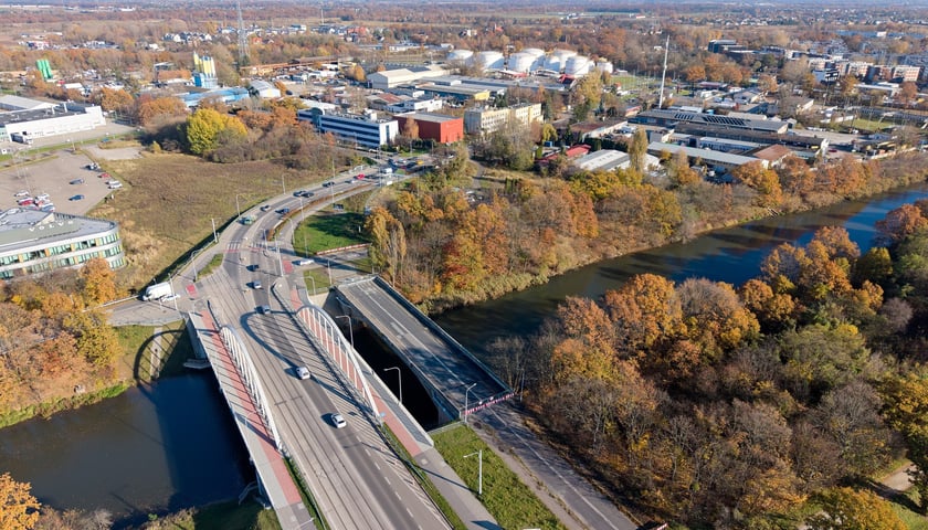 Widok na przyszłą trasę autobusowo-tramwajową na Swojczyce - mosty Chrobrego 