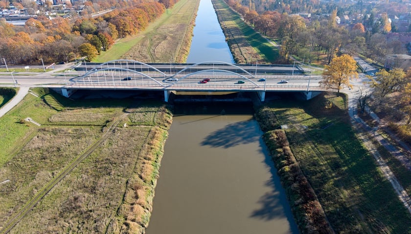 Widok na przyszłą trasę autobusowo-tramwajową na Swojczyce - mosty Chrobrego 