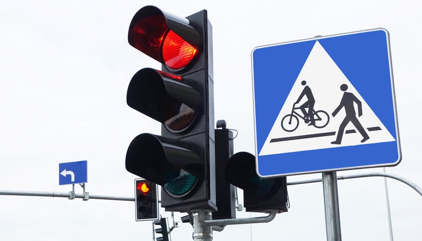 Zdjęcie ilustracyjne:  sygnalizacja świetlna 