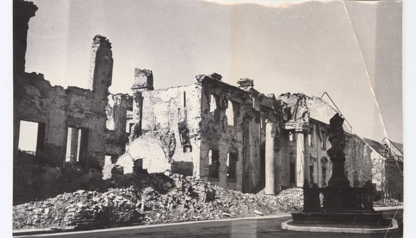 Palac arcybiskupi we Wroclawiu, 1945