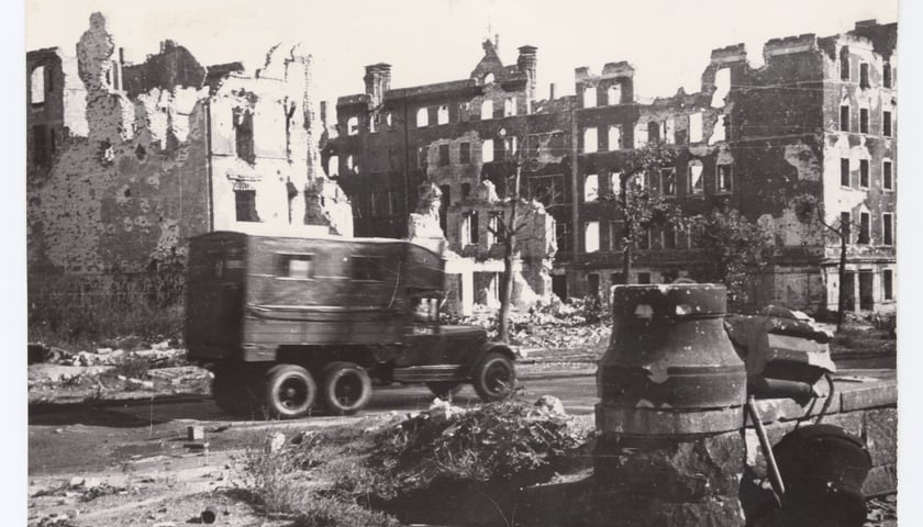 Ruiny kamienic, 1945