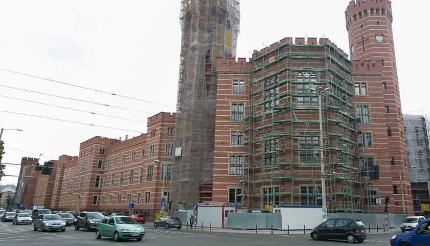 Remont Sądu Okręgowego - odsłonięto elewację [ZDJĘCIA]