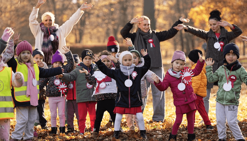 Przedszkolaki w parku Szczytnickim