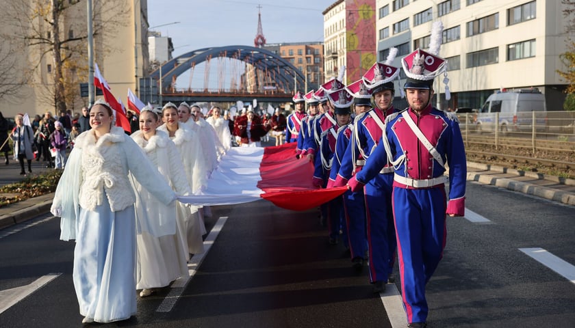 Radosna Parada Niepodległości przeszła przez Wrocław 