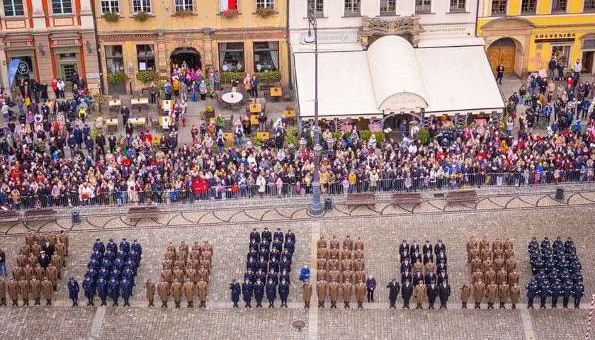 Uroczyste obchody Święta Niepodległości na wrocławskim Rynku