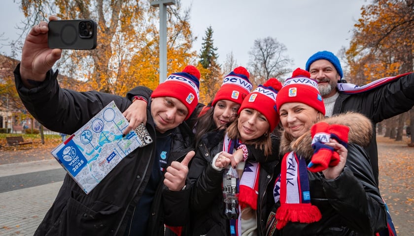Grupa uczestników WrocWalk 2025