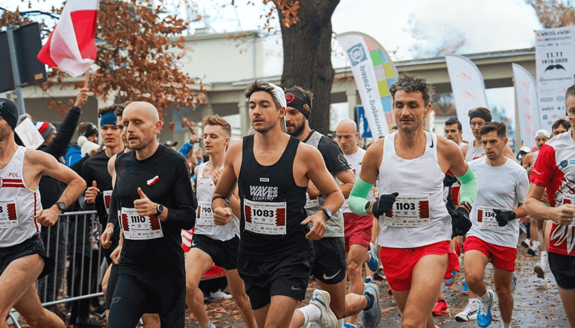 Uczestnicy Wrocławskiego Biegu Niepodległości z Wąsem 2025 , 11 listopada 2025 r.