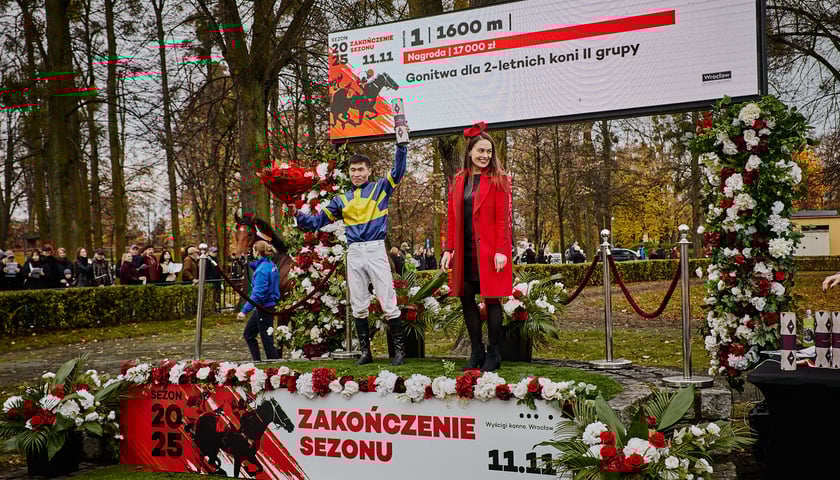 Ostatni dzień wyścigowy 11 listopada na wrocławskich Partynicach