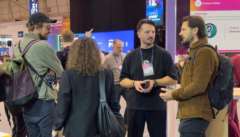 Web Summit 2025 - startupy z Wrocławia i regionu prezentują się na stoisku Dolnego Śląska