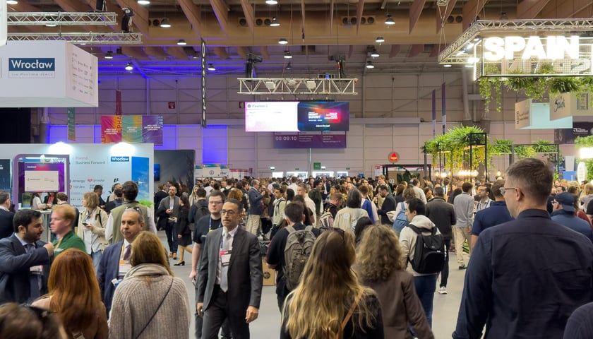 Web Summit 2025 - startupy z Wrocławia i regionu prezentują się na stoisku Dolnego Śląska
