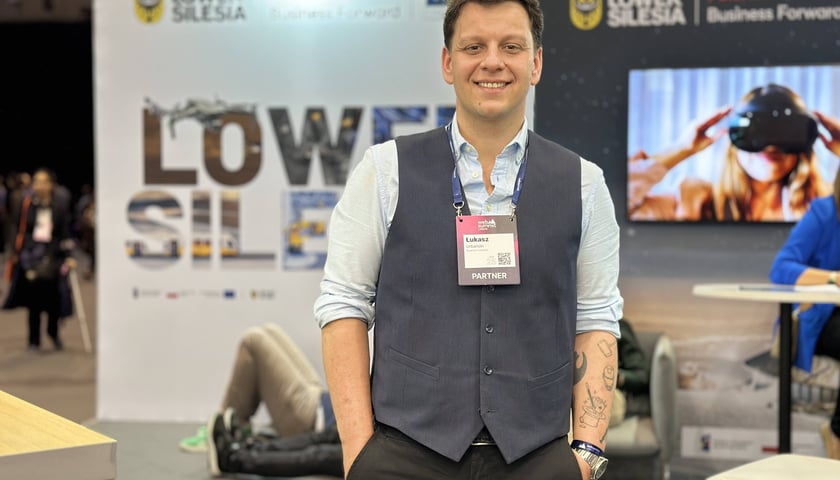 Web Summit 2025 - startupy z Wrocławia i regionu prezentują się na stoisku Dolnego Śląska