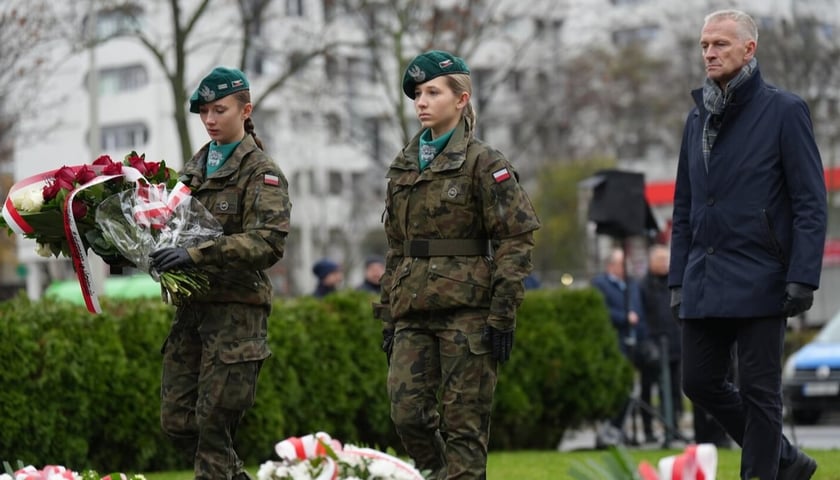 Uroczystość złożenia kwiatów pod Pomnikiem Martyrologii Profesorów Lwowskich w sobotę 15 listopada