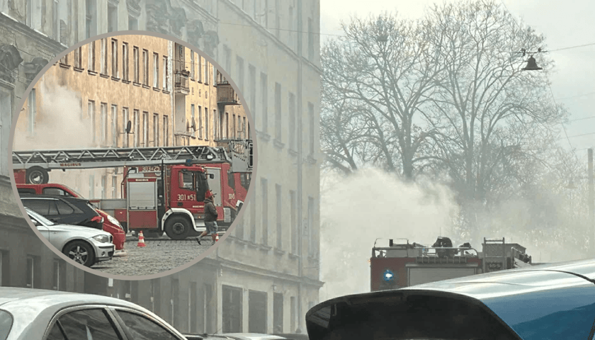 W kółku wóz strażacki, w tle zadymiona część ul. Więckowskiego