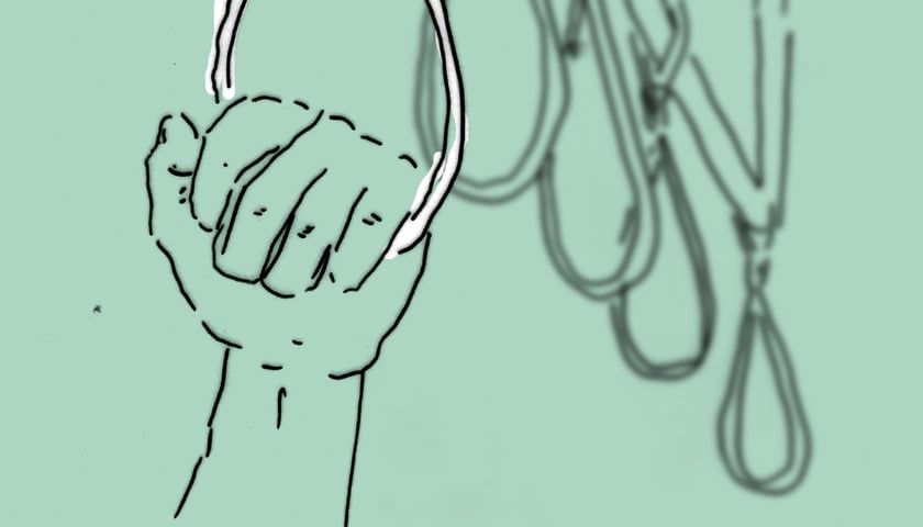 Ręka trzymająca uchwyt pętlowy stosowany w komunikacji miejskiej. Grafika ilustracyjna.