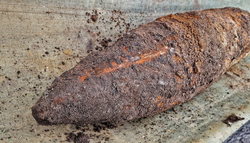 <p>Żołnierze Patrolu Saperskiego nr 25 z <span class="html-span xdj266r x14z9mp xat24cr x1lziwak xexx8yu xyri2b x18d9i69 x1c1uobl x1hl2dhg x16tdsg8 x1vvkbs">Centrum Szkolenia Wojsk Inżynieryjnych i Chemicznych podjęli niewybuch</span> i wywieźli go na poligon</p>