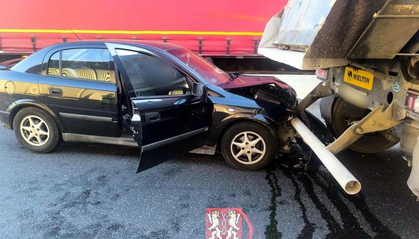 Wypadek na AOW. Zderzenie dwóch ciężarówek i auta osobowego [AKTUALIZACJA]
