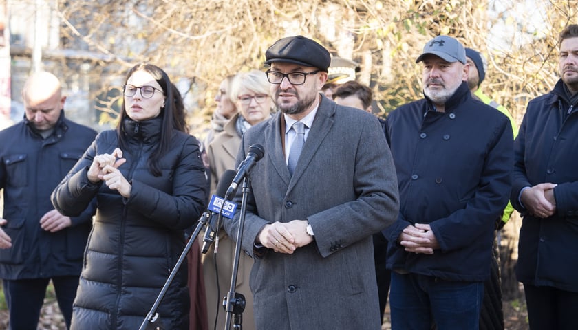 Rusza przebudowa węzła Drobnera-Dubois. Prezes MPK Witold Woźny podczas konferencji zapowiadającej zmiany w komunikacji