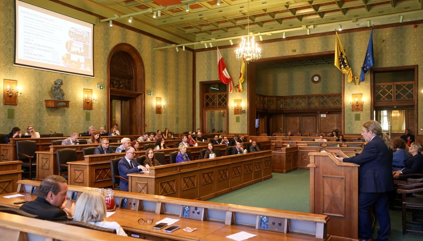 Zdjęcie ilustracyjne - archiwalne z września 2025 roku: sesja Rady Miejskiej Wrocławia 